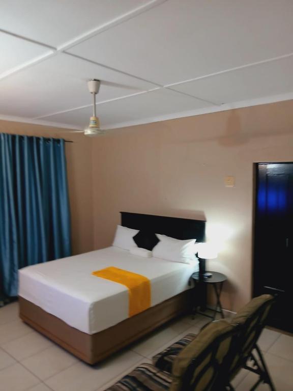 Mhlezi Lodge Catalogue page 3