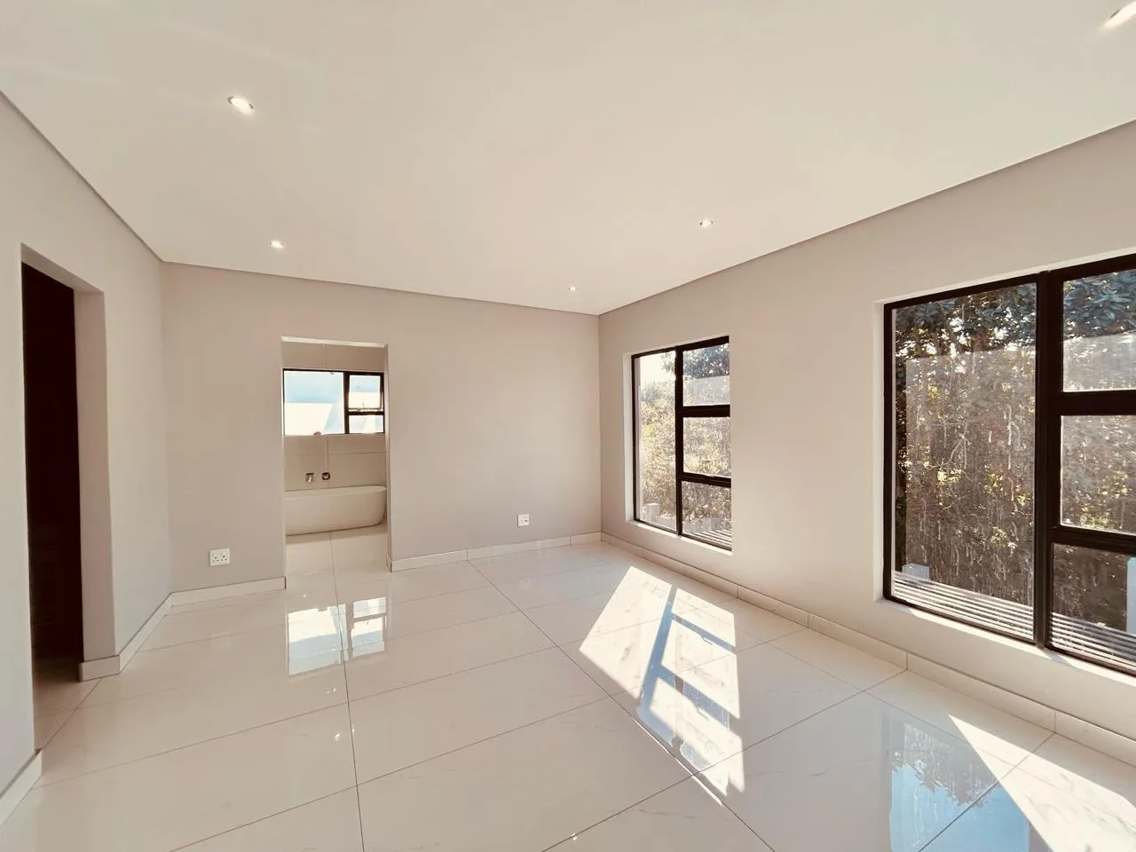 Luxury House for Sale in Mzingazi Golf Estate, Meer En See – R7,000,000 photo 5