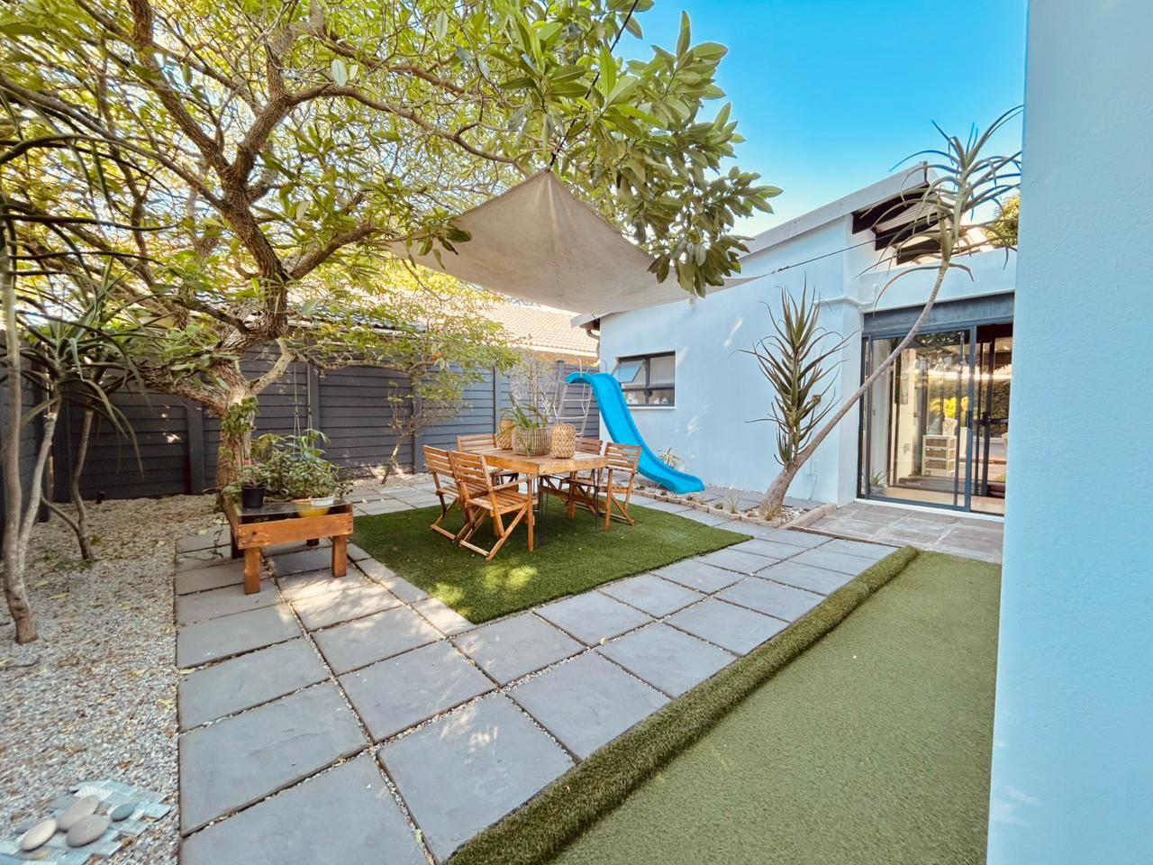 Contemporary 4 Bedroom Home for Sale in Meer En See photo 2